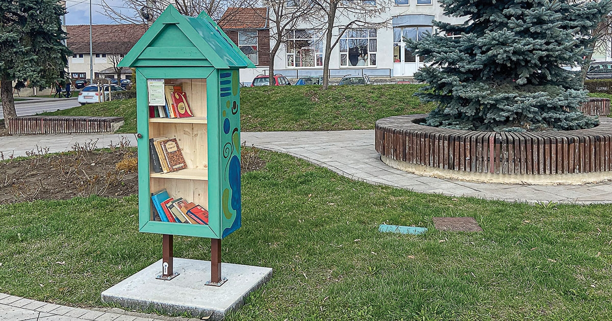 Kültéri könyvespolcok