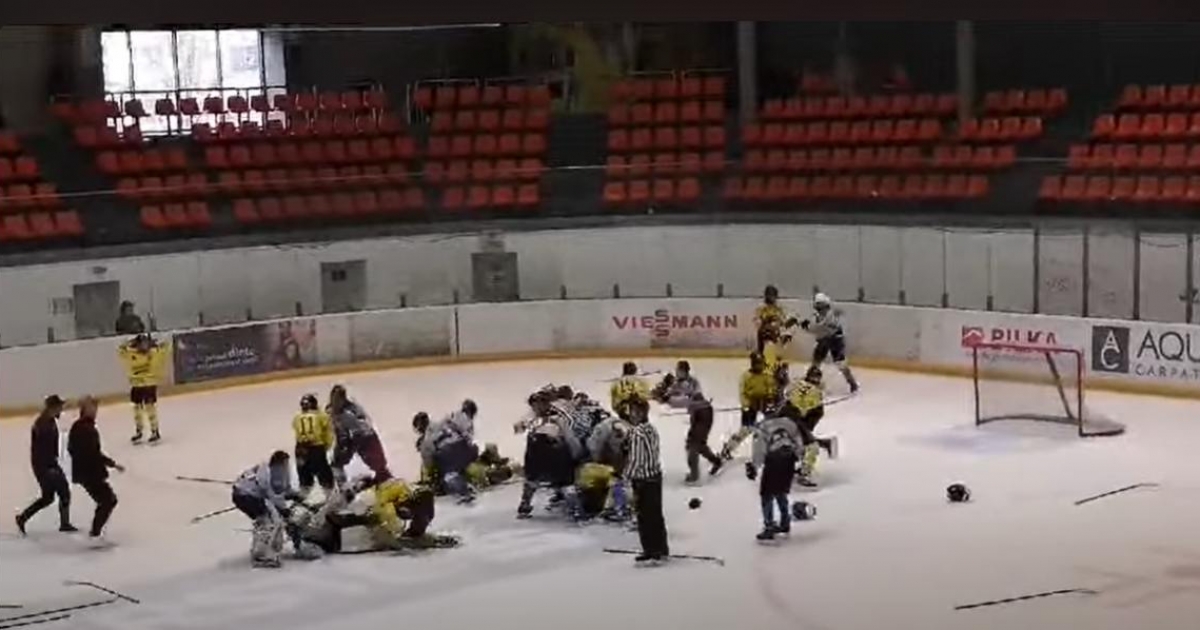 Tömegverekedésbe fulladt a brassói és karcfalvi gyerekek között rendezett hokimeccs (videóval)