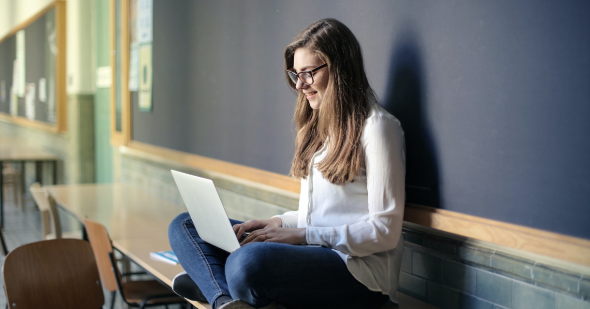 Online program indul a tanárok versenyvizsgára való felkészítésére