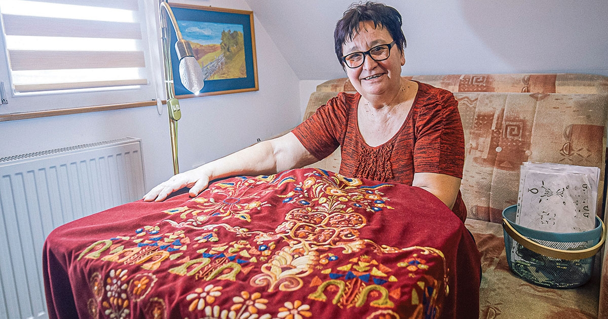 Belehímezik magukat a történelembe