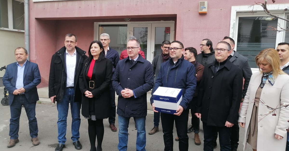 Az RMDSZ európai parlamenti jelöltlistáját közel kilencezer csíkszeredai támogatta aláírásával