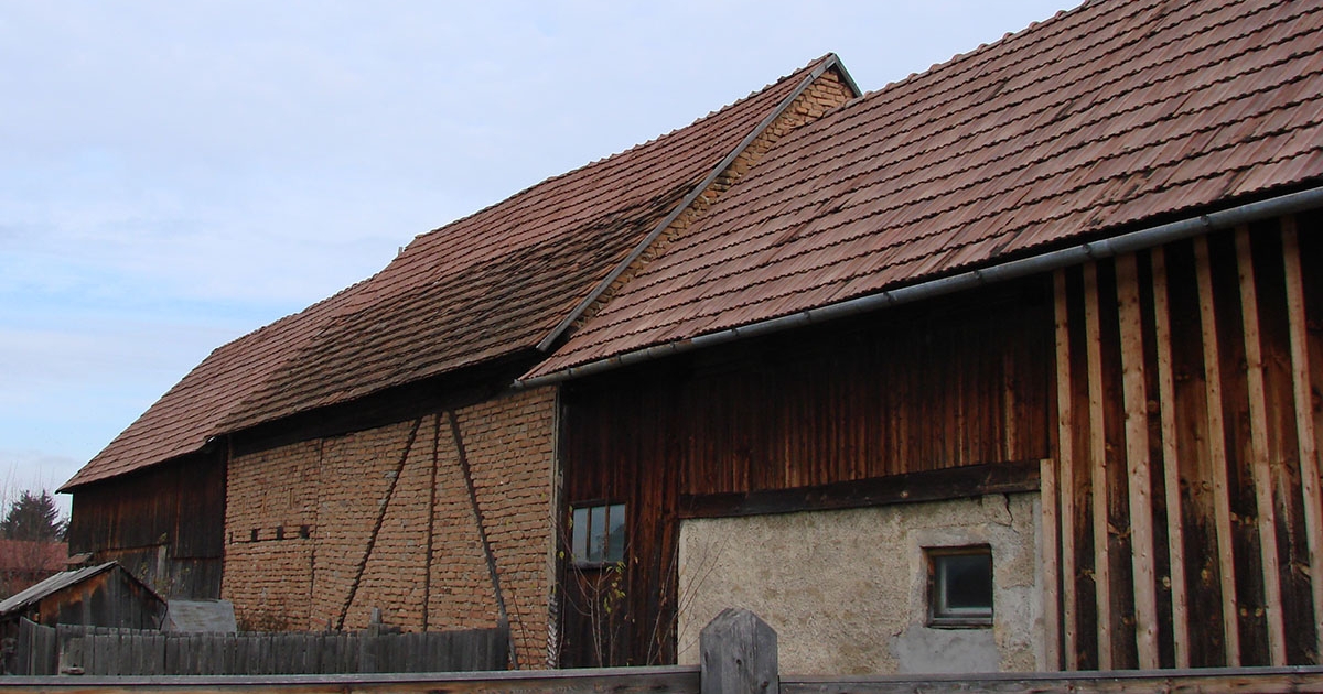 Elhelyezkedés a telken,  csűr- és háztípusok