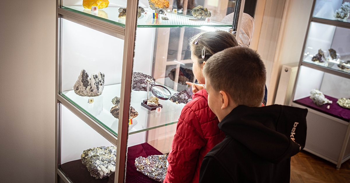 Az ország ásványkincseit mutatják be