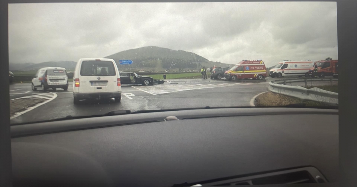 Két autó ütközött a Szépvíz felé vezető úton