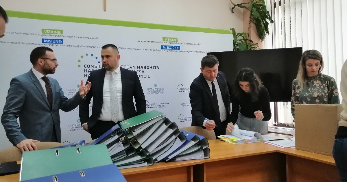 Iktatták az RMDSZ Hargita megyei tanácselnökjelöltje és a megyei önkormányzati képviselőjelöltek indulását támogató aláírásokat