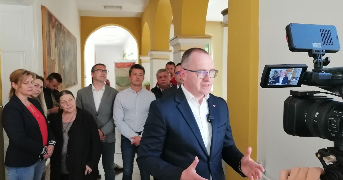 Iktatták az RMDSZ csíkszeredai tanácsosjelöltjeit és Korodi Attila polgármesterjelöltet támogató szignókat
