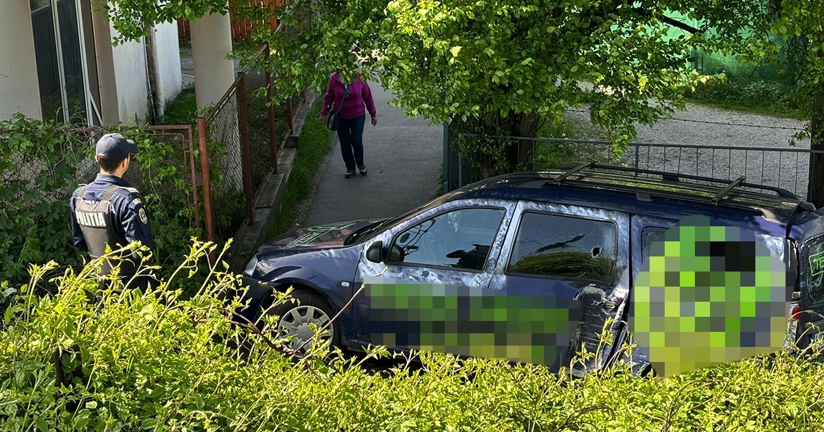 Mit keres egy összetört cégautó a székelyudvarhelyi vasúti aluljáró alatt? És hogy került oda?