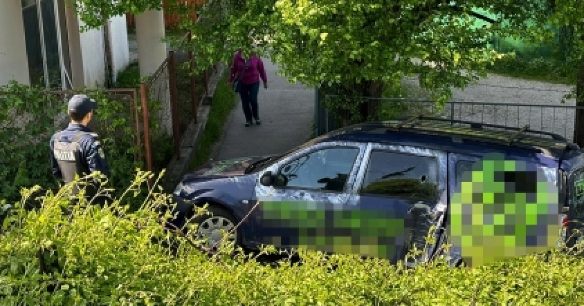 Őrizetbe vettek a rendőrök két máréfalvi fiatalt, a gyanú szerint ők kötötték el a Székelyudvarhelyen elhagyott autót