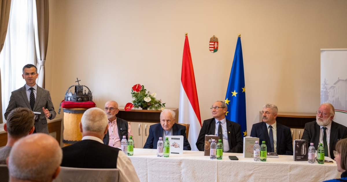 Trianon óta hiánycikk a most megjelent interjúkötet