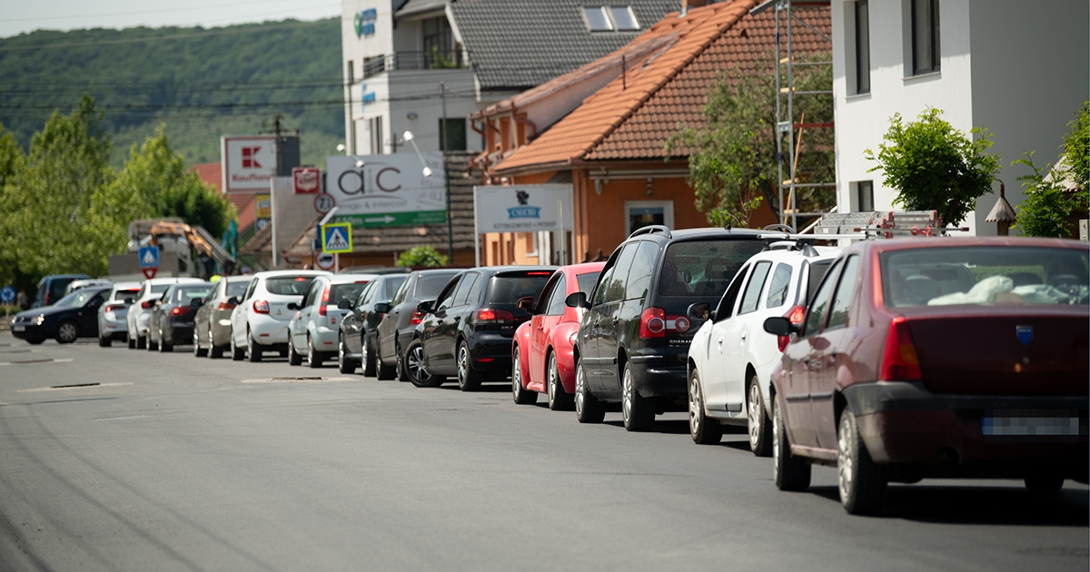Torlódás Székelyudvarhelyen, a Bethlenfalvi úton