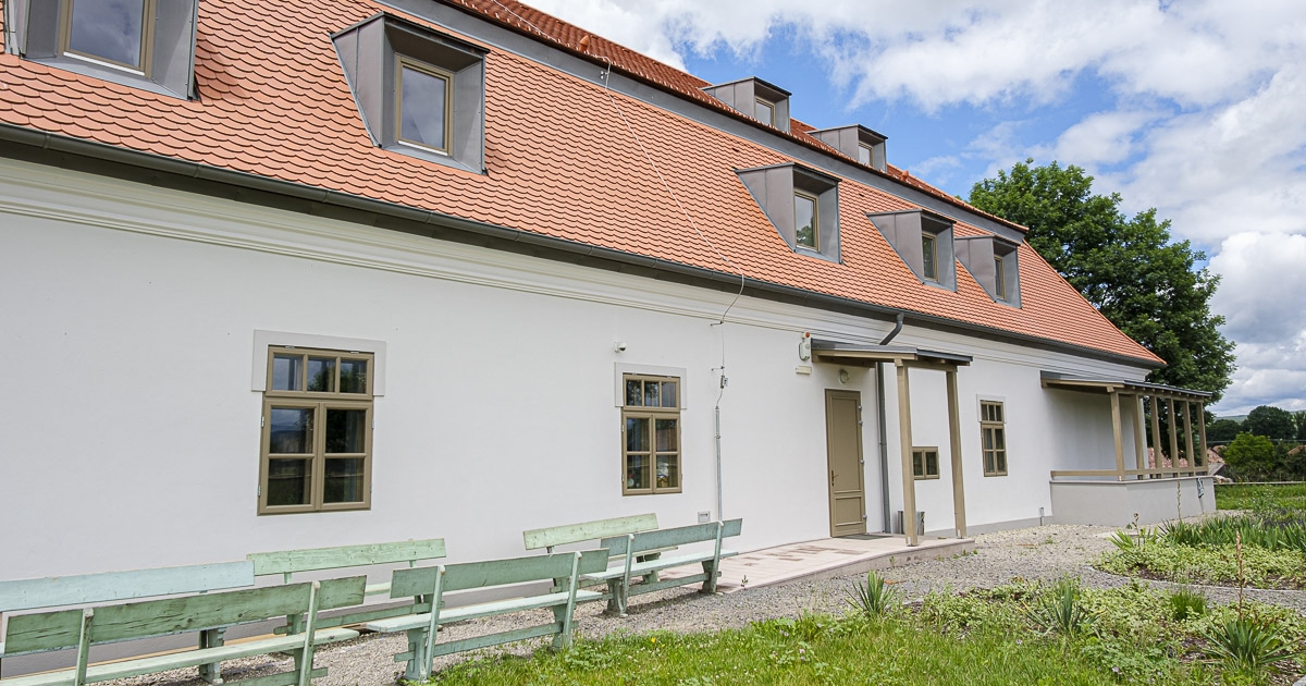 Növekvő érdeklődés, hiányos bútorzat