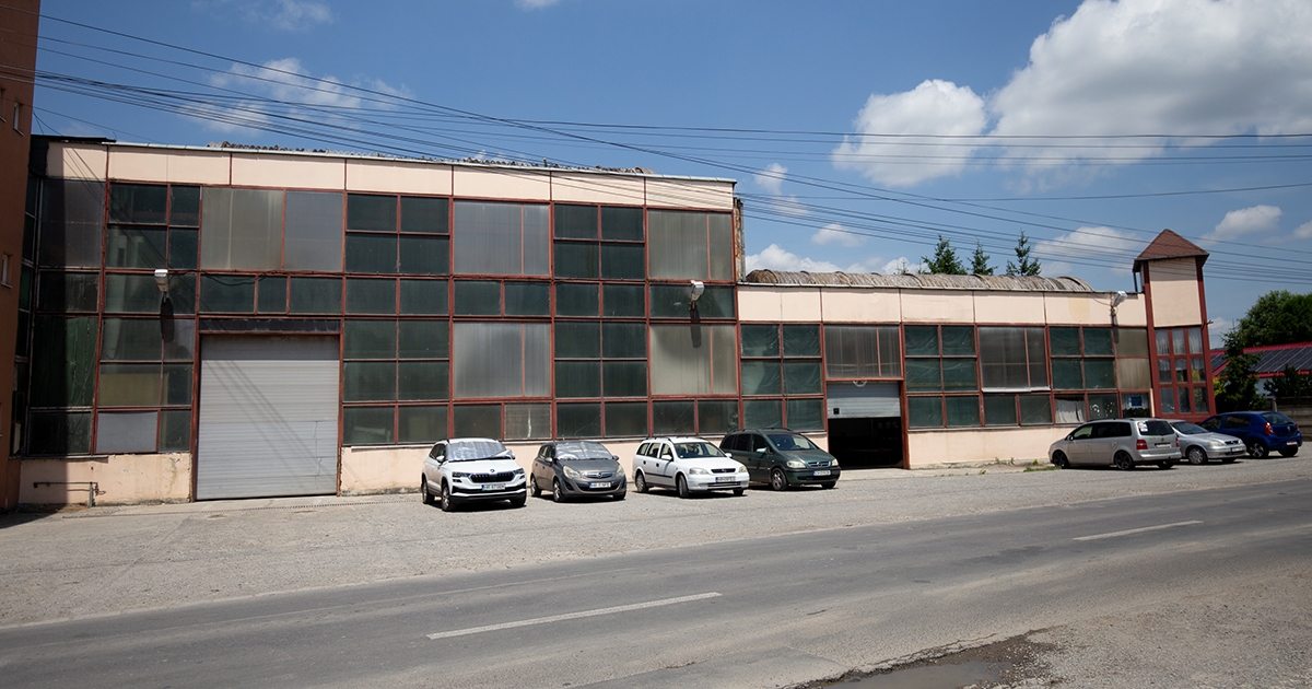 Jó, ha 90 emberrel, de folytatná a Famos Rt.