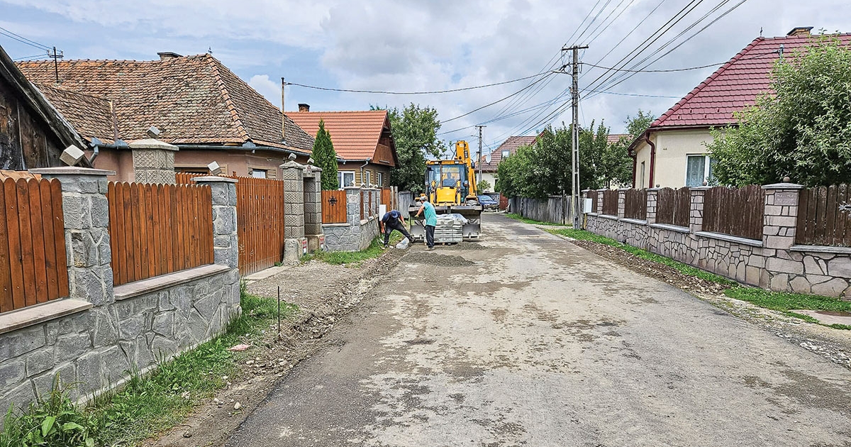 Félúton  az útfelújítás