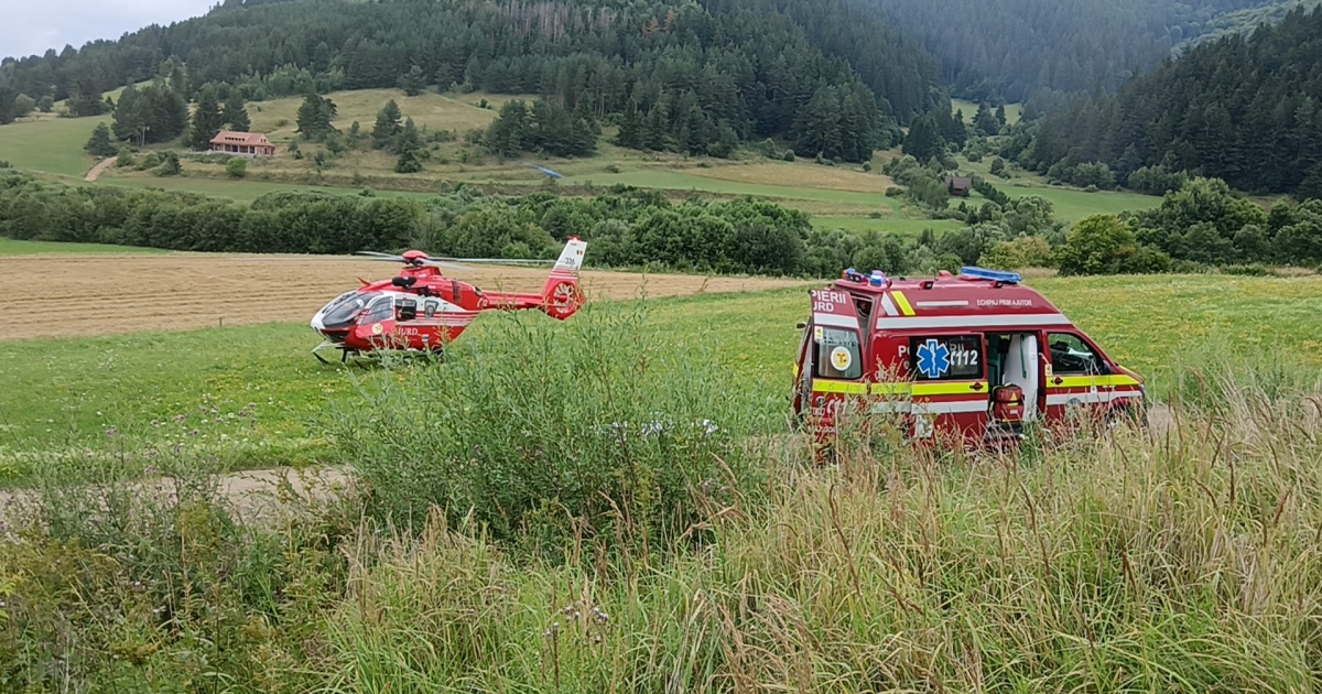 Szakadékba zuhant egy személygépkocsi a Nyerges-tetőnél, egy személy életét vesztette