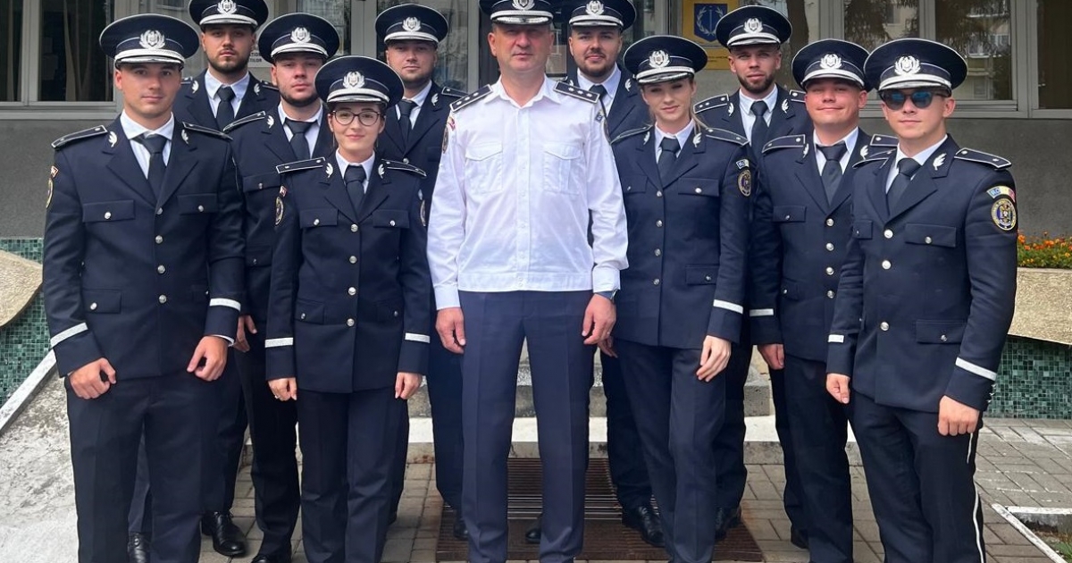 Tíz fiatal rendőrrel bővült a megyei rendőr-főkapitányság személyi állománya