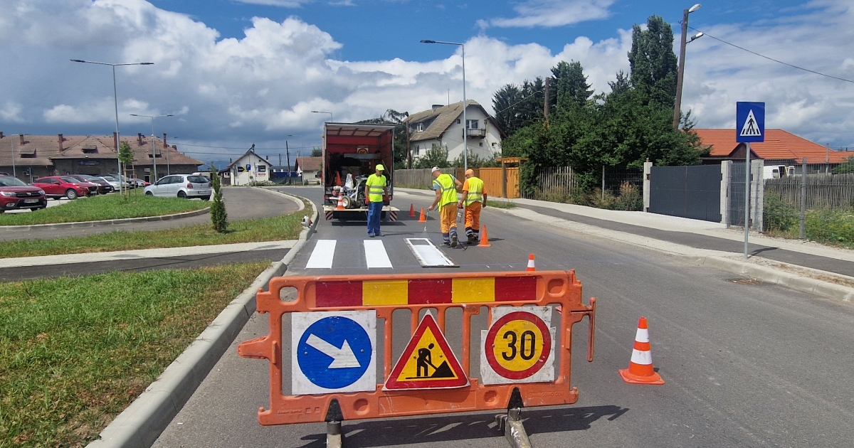 Festik az útburkolat jelzéseit