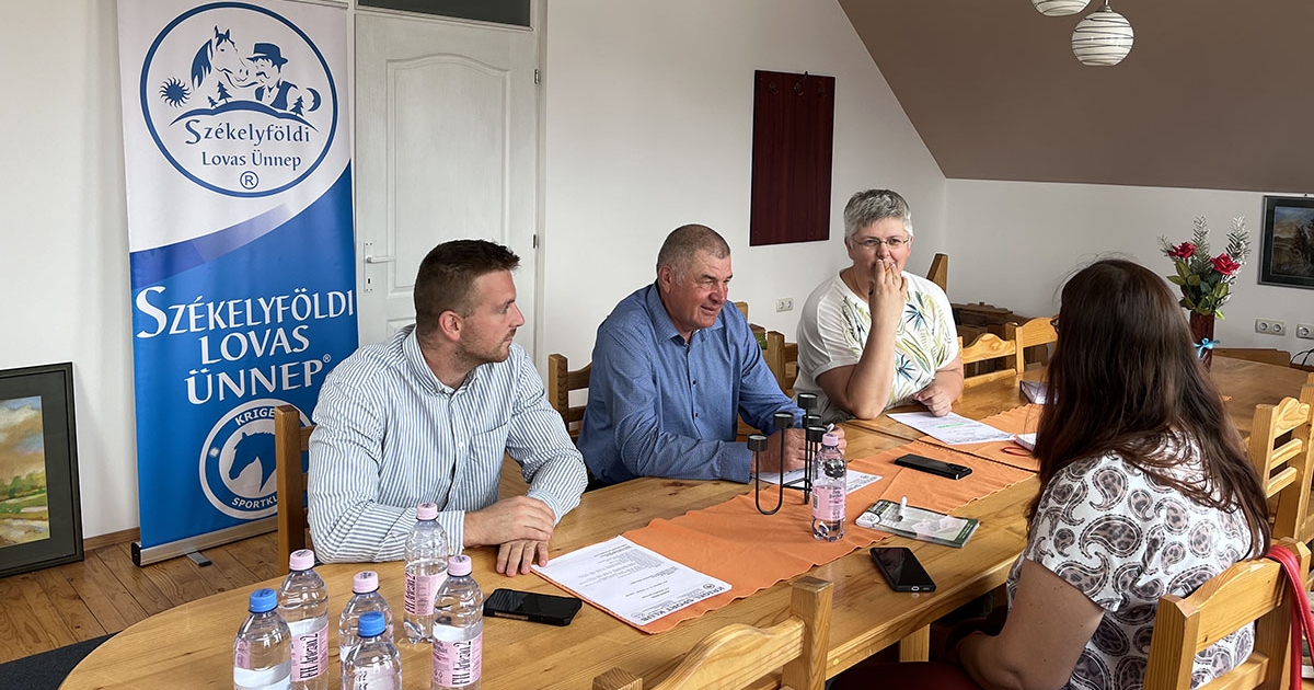 Lovas birkózás és díjugrató-bajnokság