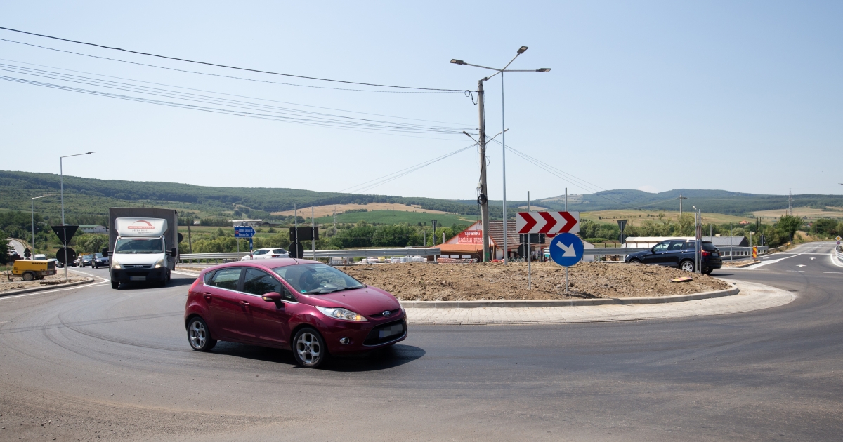 Biztonságosan, gördülékenyen