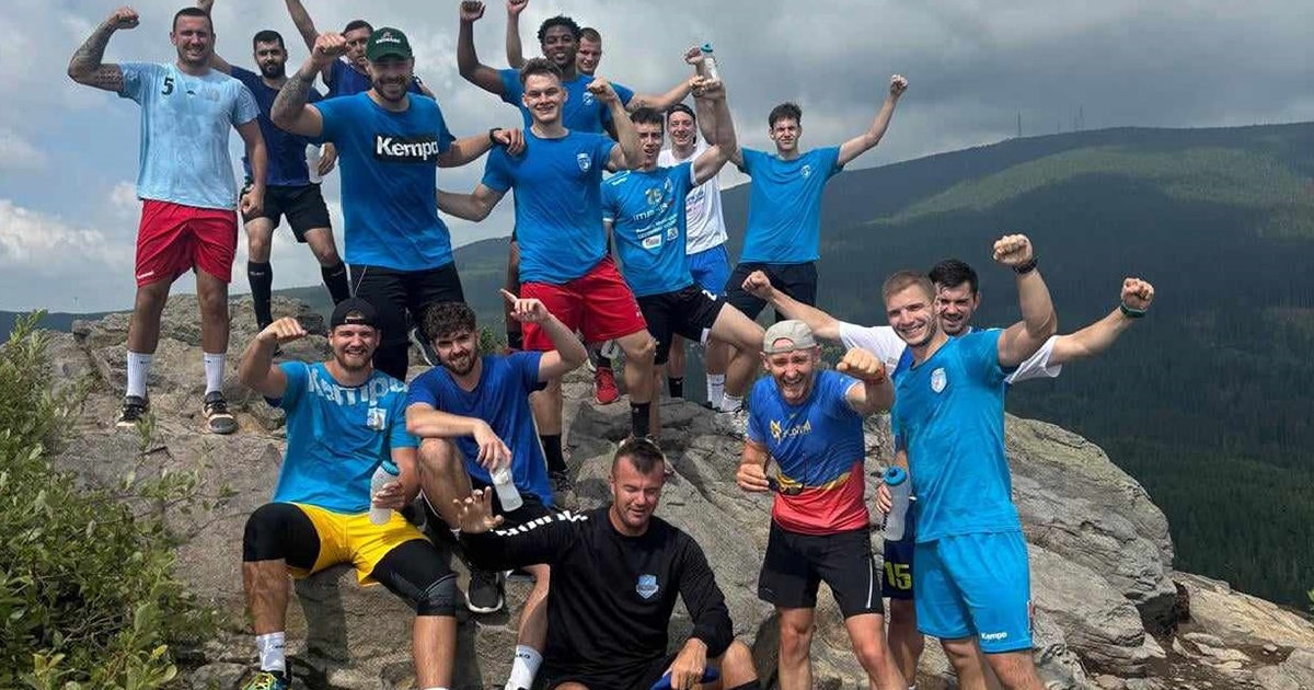 Hamarosan labdát is látnak