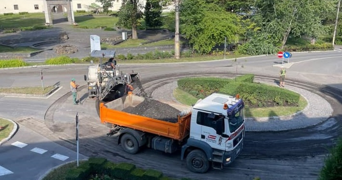 Karbantartják pénteken a város útjait, ha nem lesz eső, délután hatig be is fejezik