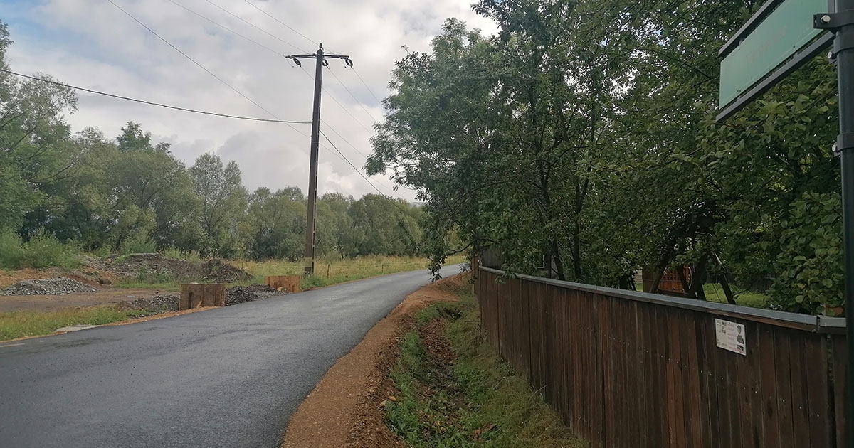 Aszfalt a községi és mezei utakon