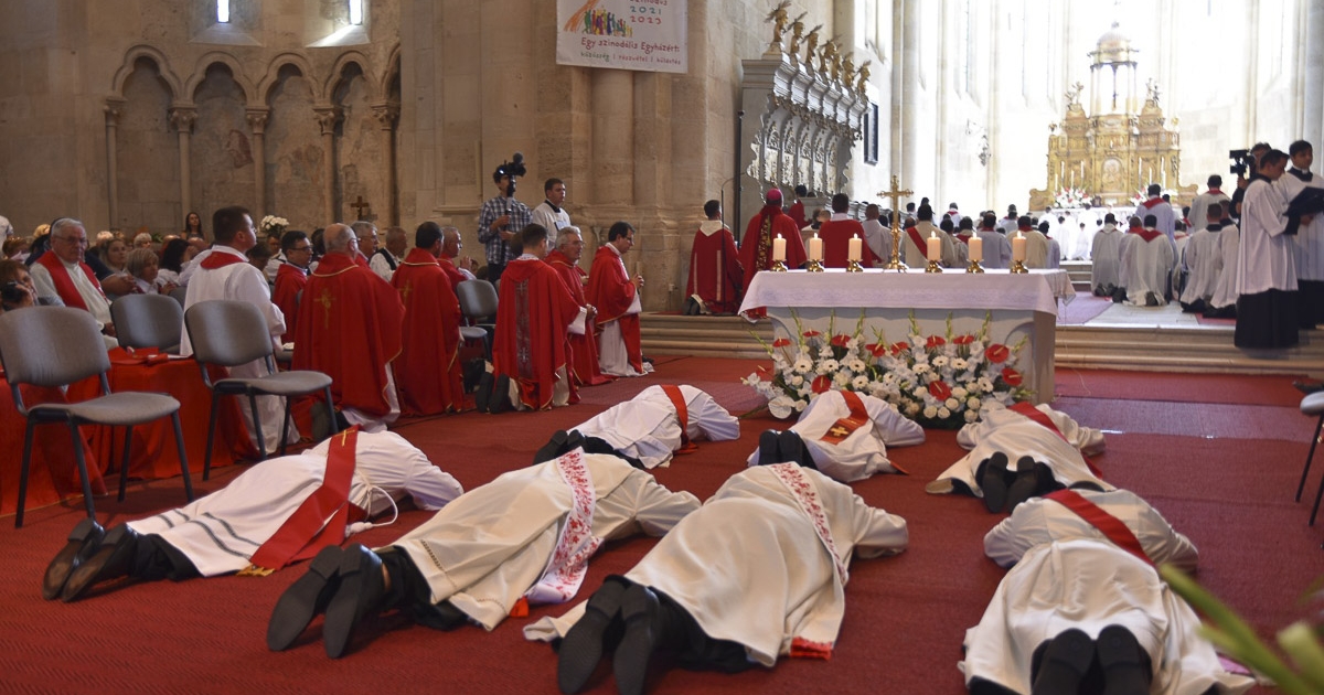 Papi áthelyezések 2025-ben