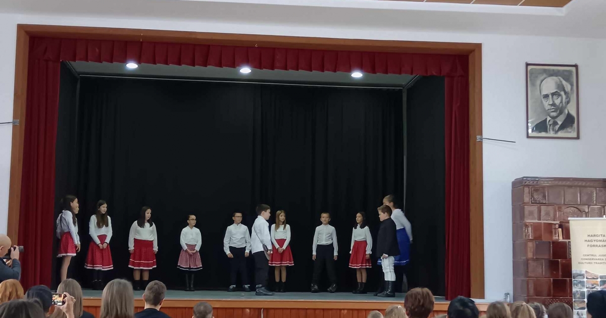 Hétszínű Virág Gyermekszínjátszó Találkozó Farkaslakán