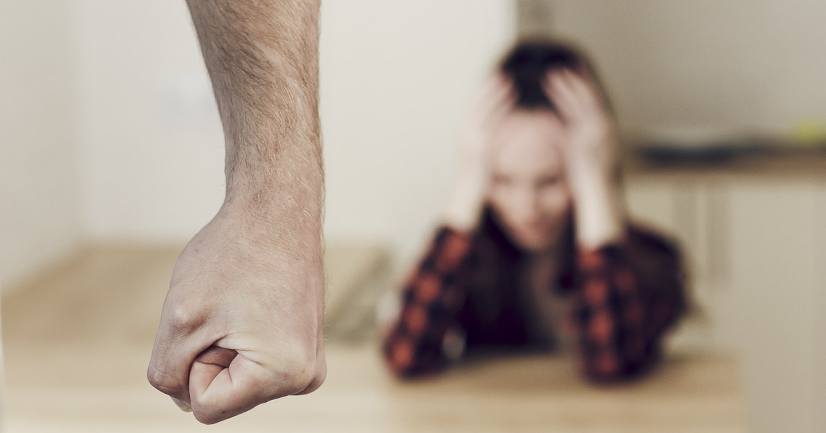 Közel 9300 hívás érkezett tavaly a 0800.500.333-as segélyvonalra, a legtöbb családon belüli erőszak miatt