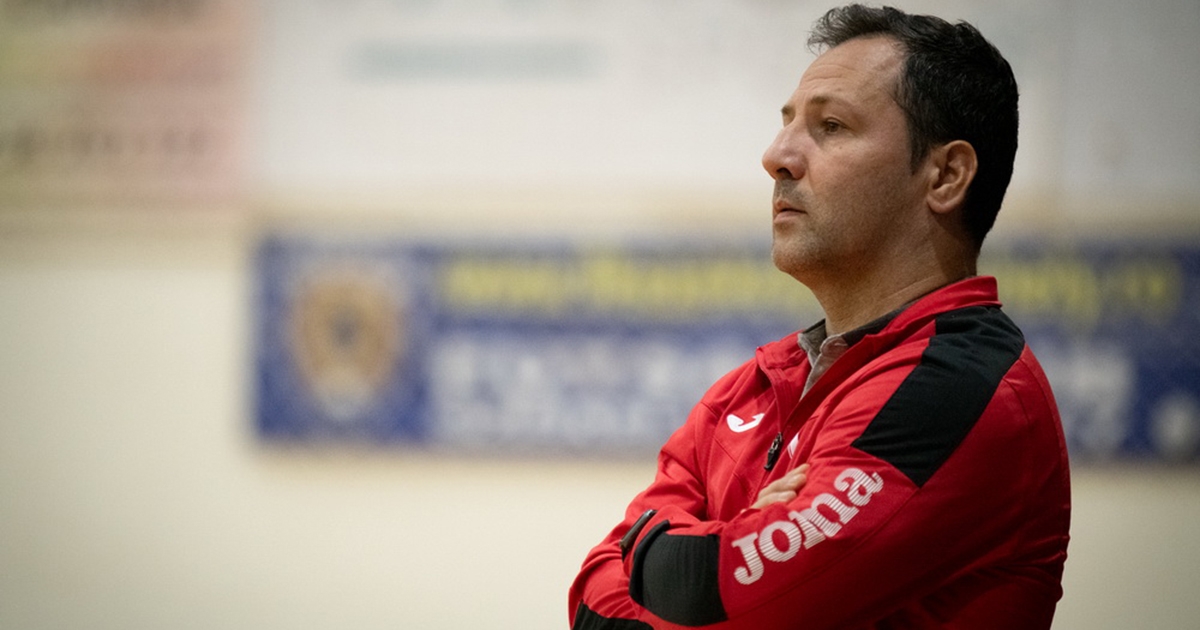 Ignat: fel kell állnunk a padlóról