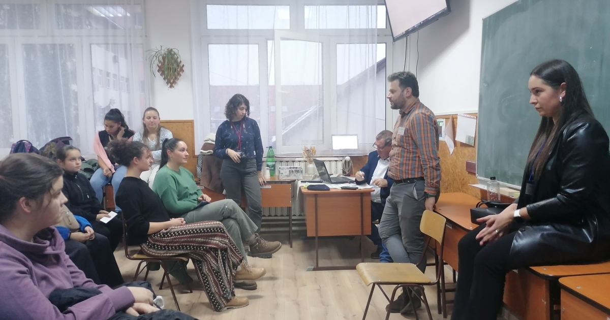 Több mint nyolcvan szakmába tekinthettek be a gyergyói diákok