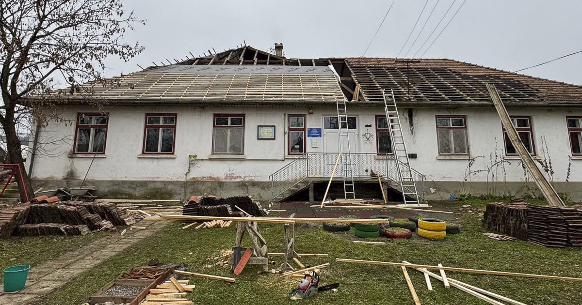 Tetőtől a padlóig