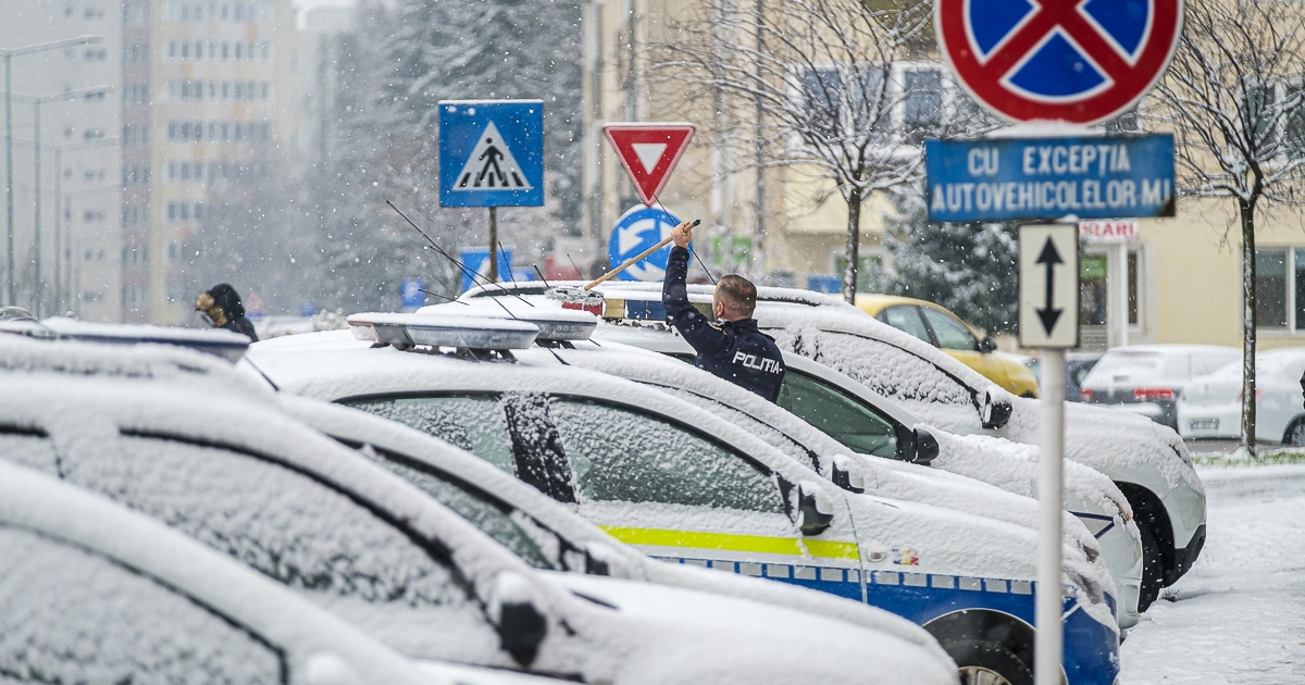 Szélre és hóviharokra figyelmeztetnek a meteorológusok; a hideg idő kitart április 10-ig