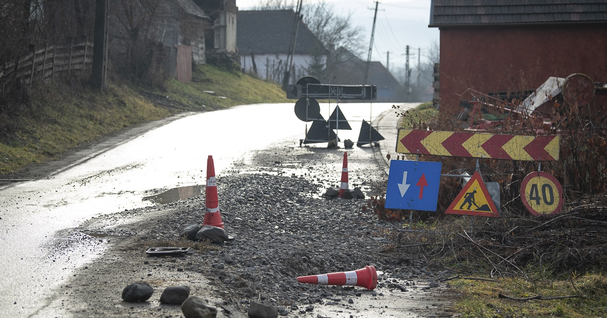 Mozog a talaj, nehéz az útjavítás