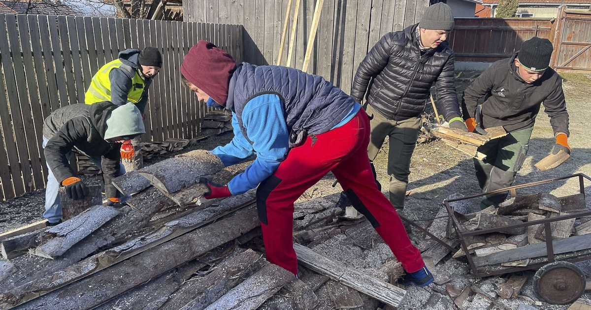 Kalákával segítettek a fiatalok