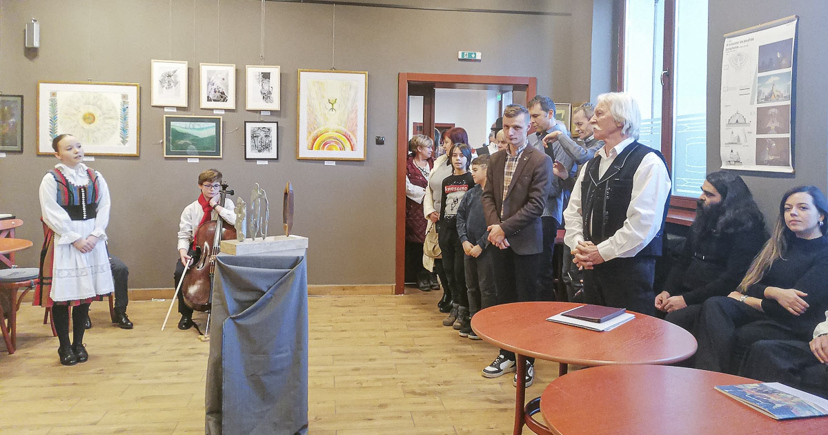 Üzenetértékkel bíró seregszemle