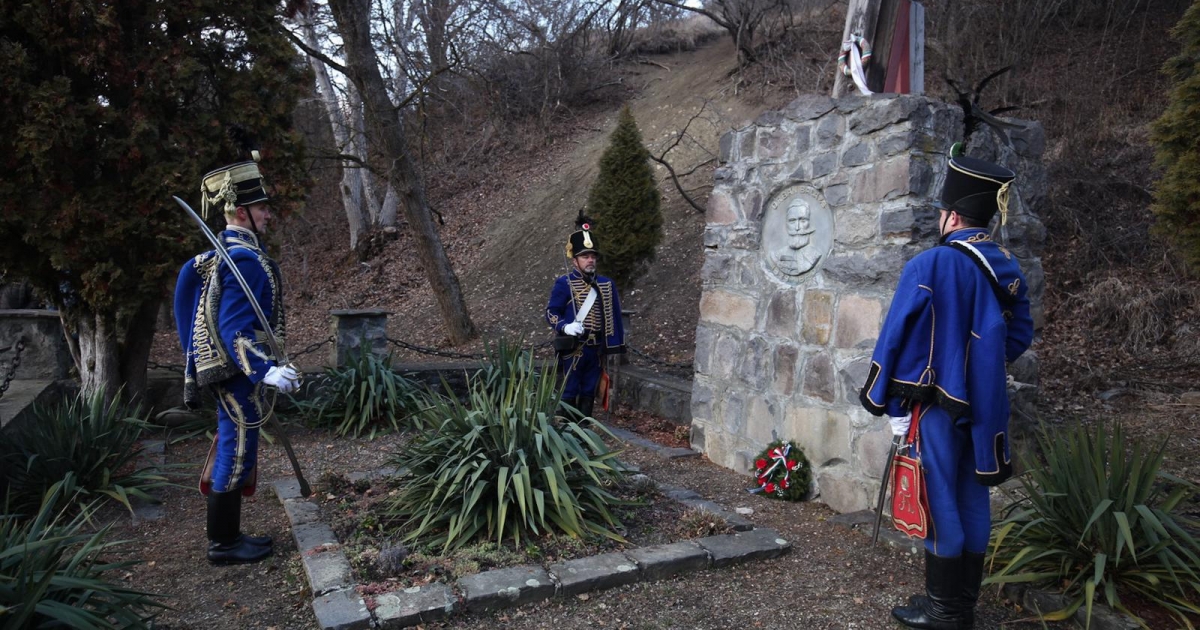 Megmaradás mély gyökérzetből, biztos talajon
