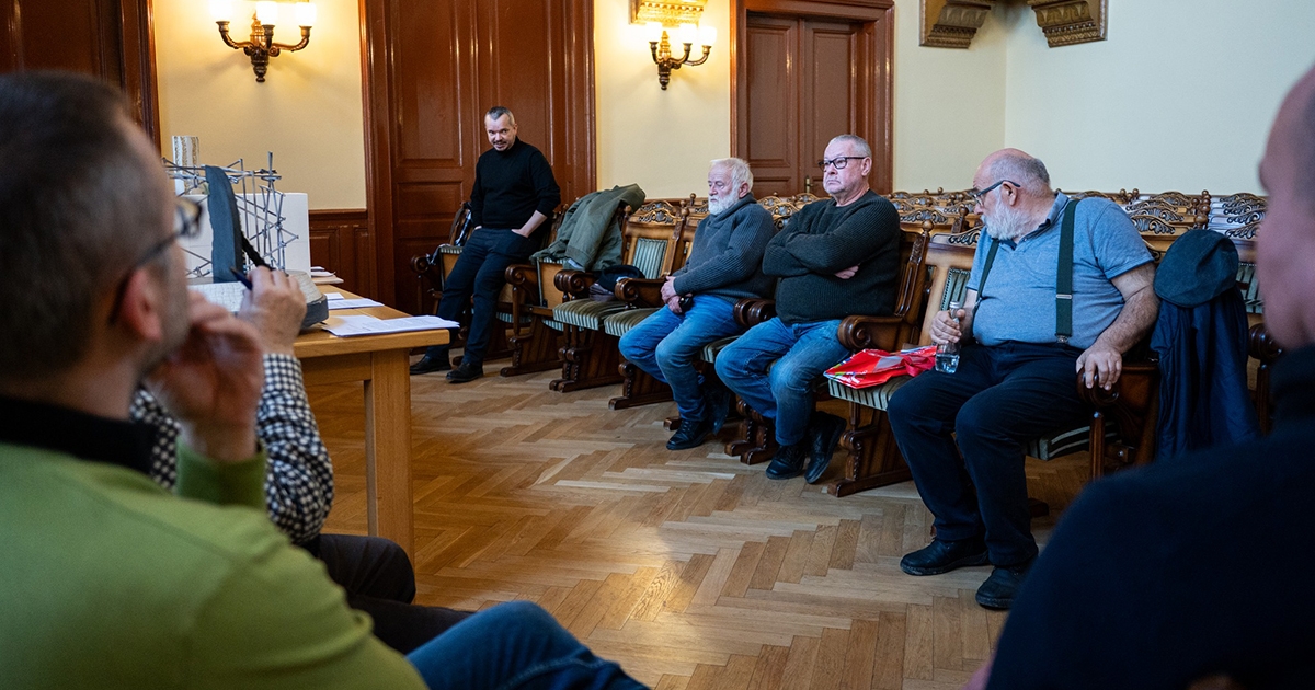 Döntöttek, de nem nyilvános