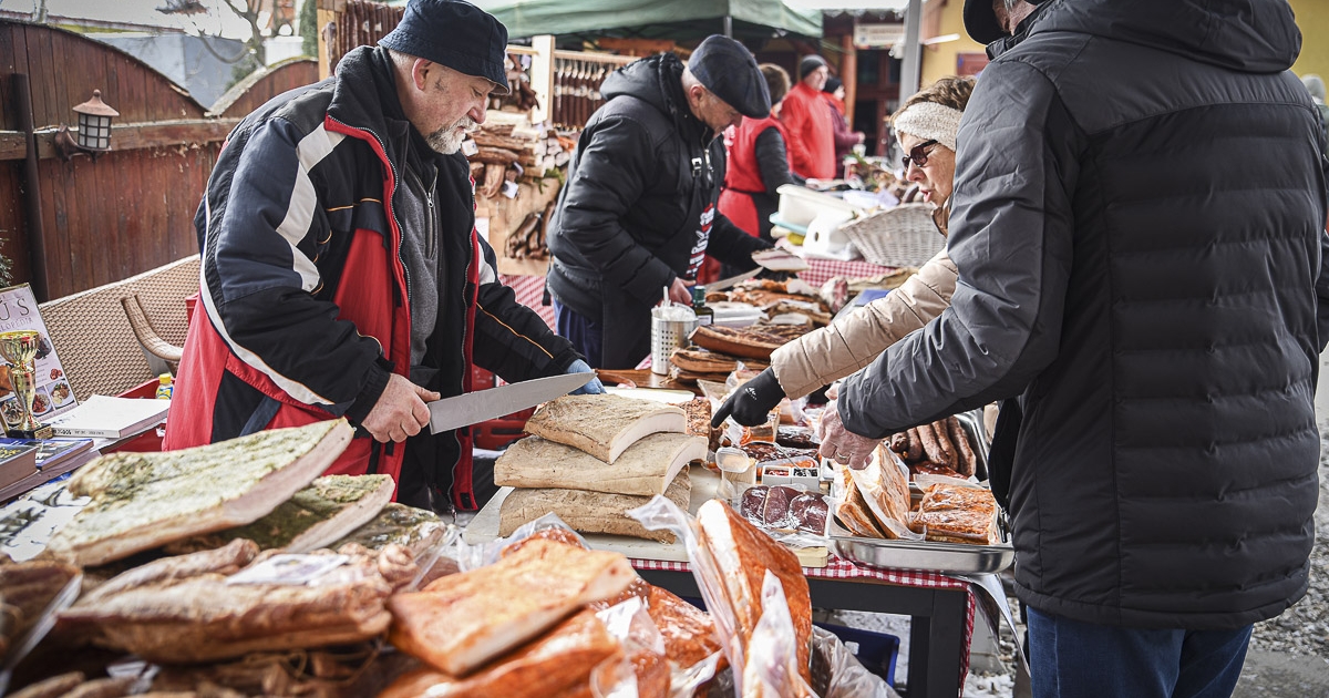 Szalonnamustrára készülnek Csíkban