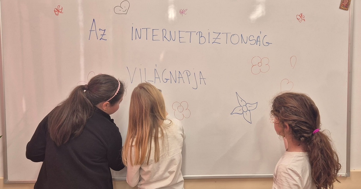 Az internetbiztonságról tartottak foglalkozásokat a rendőrök