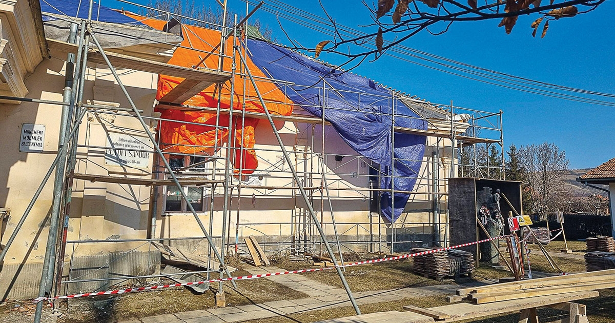 Látványos munka a Gyárfás-kúriánál