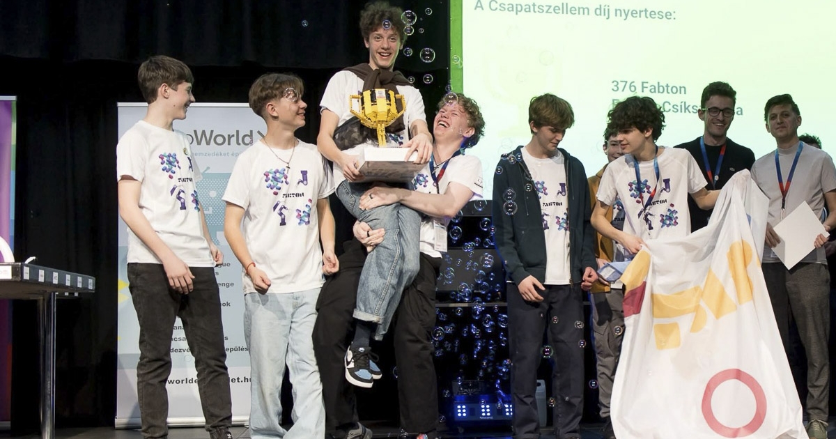 Sikeres legórobotika-csapat