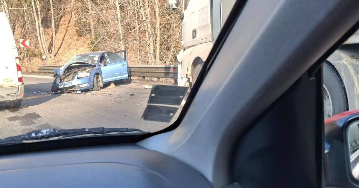 Kamion és személygépkocsi ütközött a Hargitán