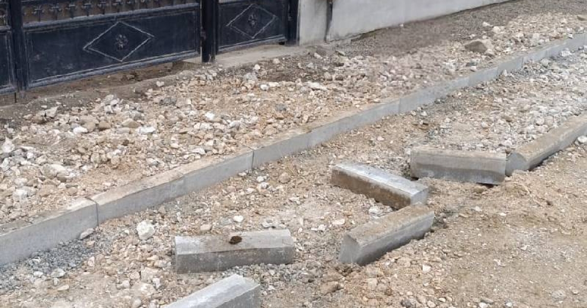 Lakók akadályozzák a kivitelezőt a 137-es megyei út munkálatainál, különösen Felsőboldogfalván