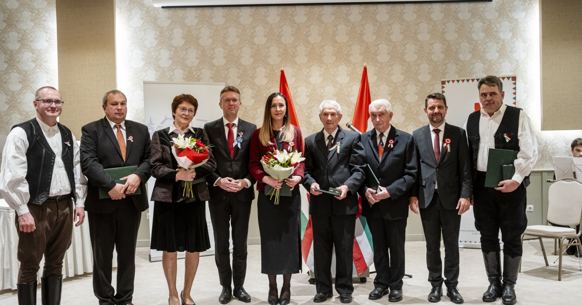 A kitüntetettek mint fényjelzők