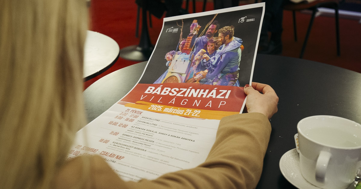 Bábok, árnyak, móka és kacagás