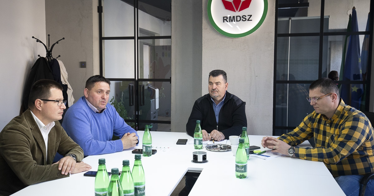 Pályázatokról és óvintézkedésekről tájékoztatnak