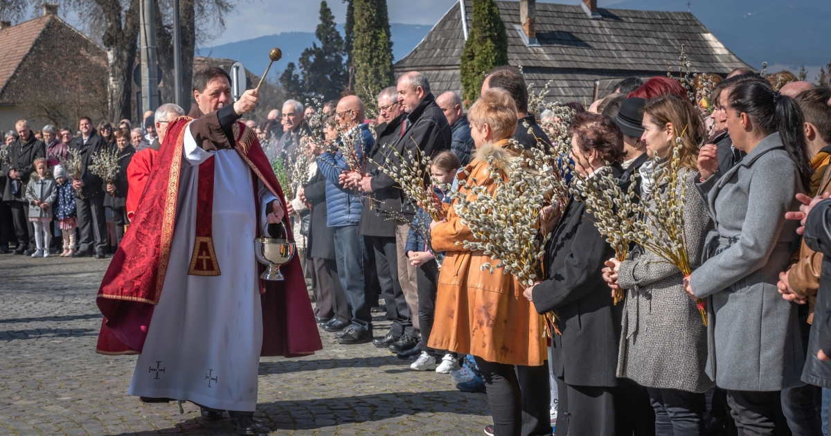 Virágvasárnaptól nagyszombatig