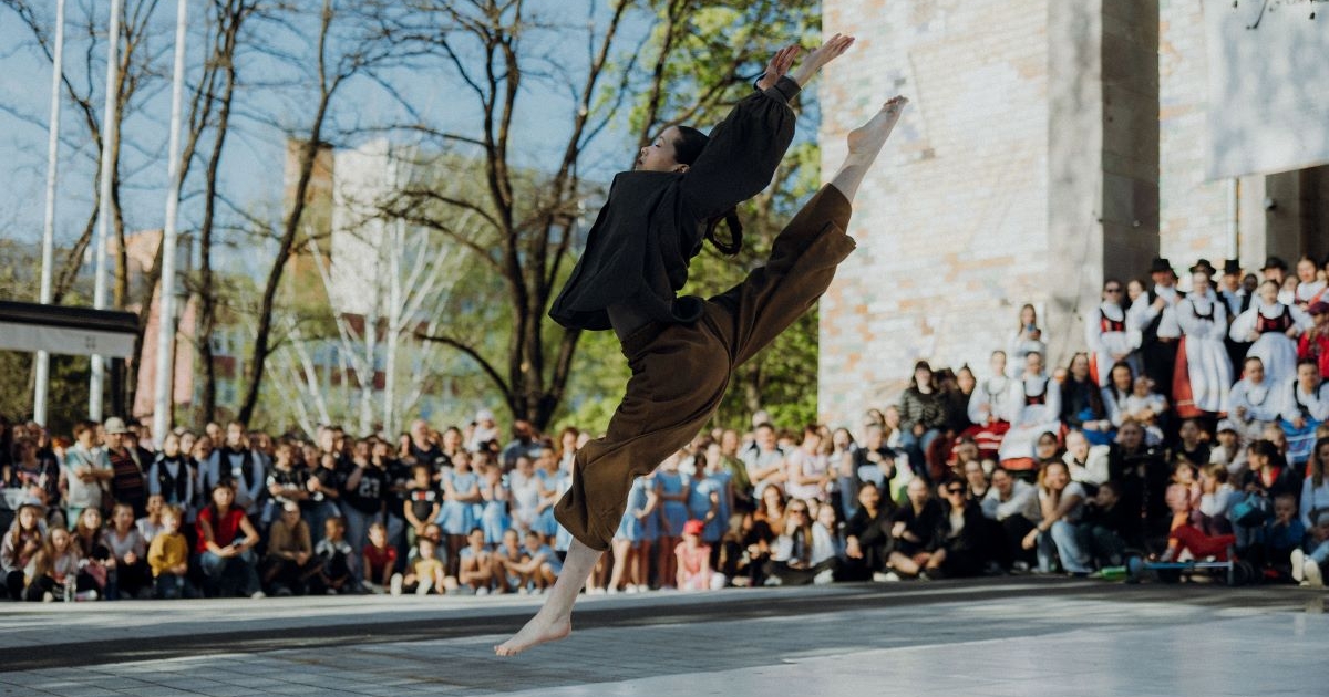 Fotókiállítással és közös tánccal ünnepelték a tánc világnapját