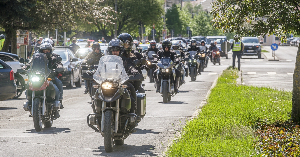 Figyelemfelkeltő motoros felvonulás Csíkszeredában