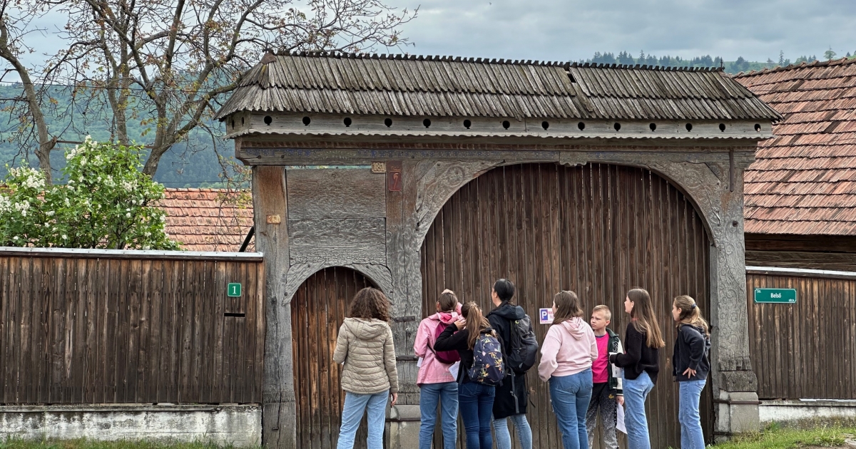 Szé­kelykapu-ismereti ve­tél­kedőt szerveztek Zetelakán, felhívva a fiatalok figyelmét az épített örökségre